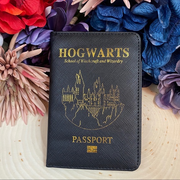 Harry Potter RFID Hogwarts Passport Cover Holder Case - Picture 6 of 16